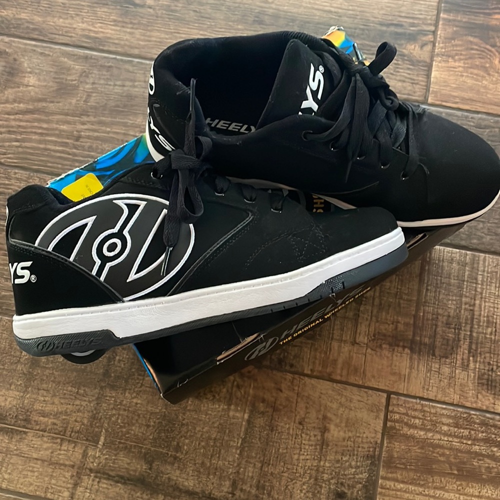 Heelys never worn